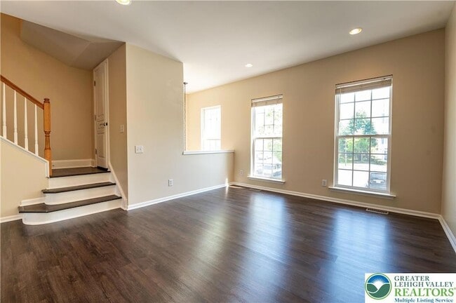 Building Photo - 8475 Putnam Ct