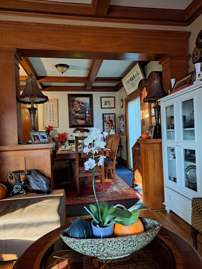 Building Photo - 329 E 3rd St