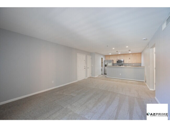 Building Photo - Beautiful 2/2 Phoenix Condo Overlooking th...