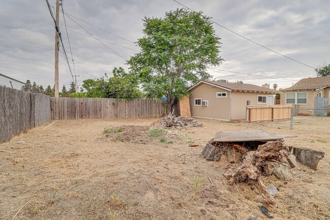 Building Photo - Remodeled 1 Bed with Private Yard & Parking – Don’t Miss This!