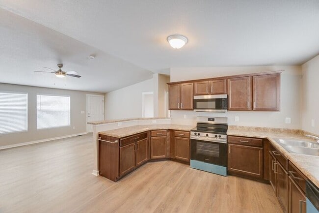 Building Photo - 1512 Tweed St