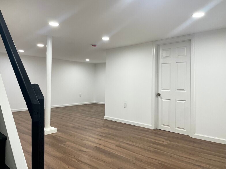 Building Photo - 961 Phelps Rd