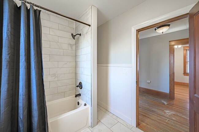 Building Photo - PRE-LEASING