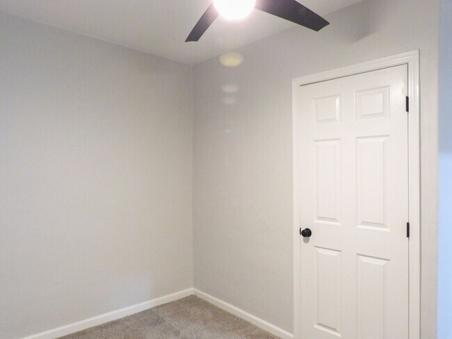 Building Photo - Close to Downtown 3 Bed 2 Bath with Fenced Backyard