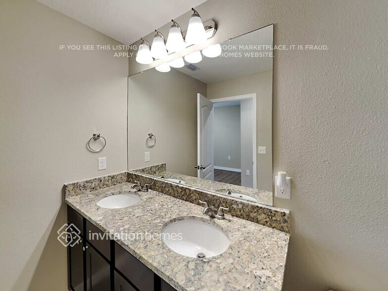 Building Photo - 10527 Whispering Hammock Dr