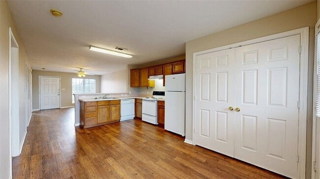 Building Photo - 1507 Hollow Hill Dr