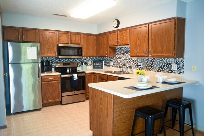 Kitchen - 523 Kimberlite St