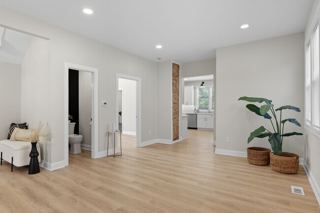 Building Photo - 136 S Spencer Ave