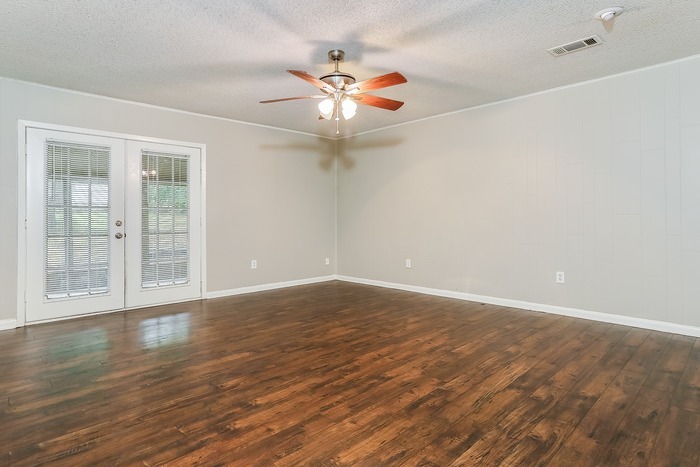 Building Photo - 8707 Oakhaven Dr