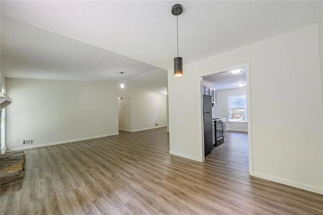 Building Photo - 2100 Whitebluff Way