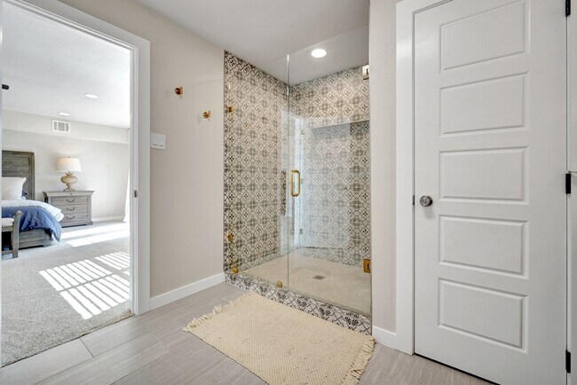 Building Photo - 715 Shell Ave