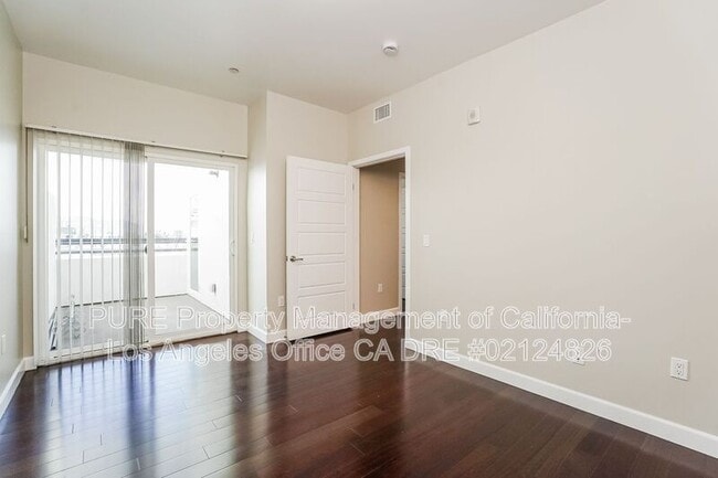 Building Photo - 11740 Vanowen St