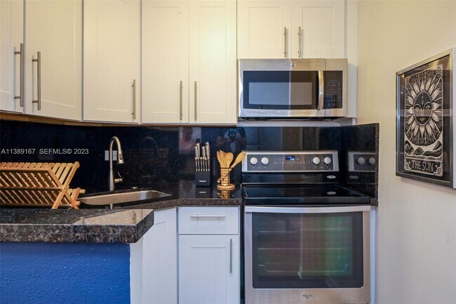 Building Photo - 7904 West Dr