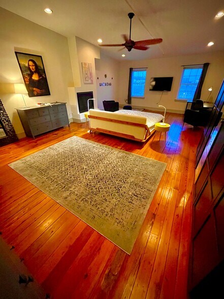 Building Photo - 32 N Front St