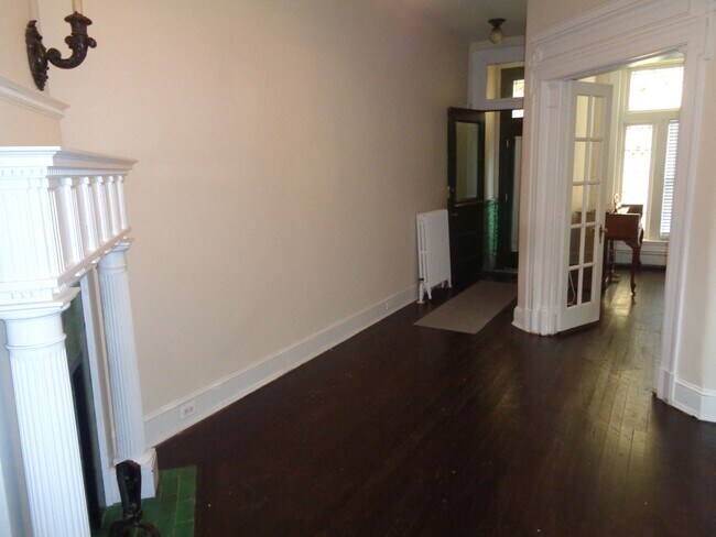 Building Photo - 3403 Bank St