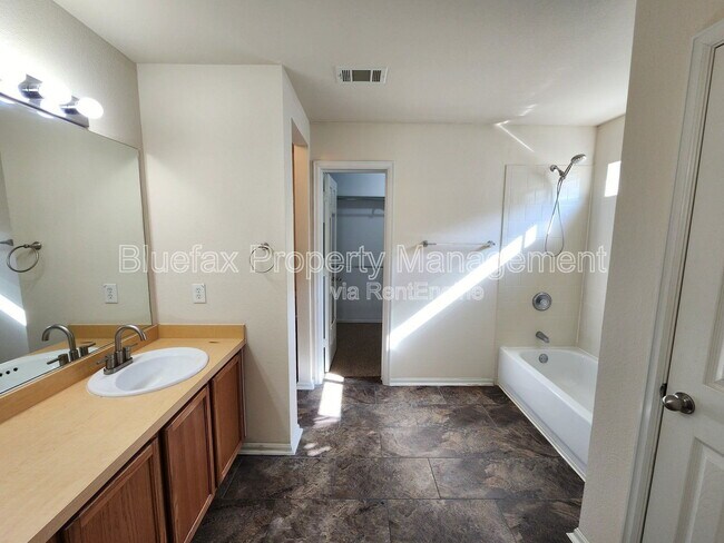 Building Photo - 943 Tisbury Pkwy