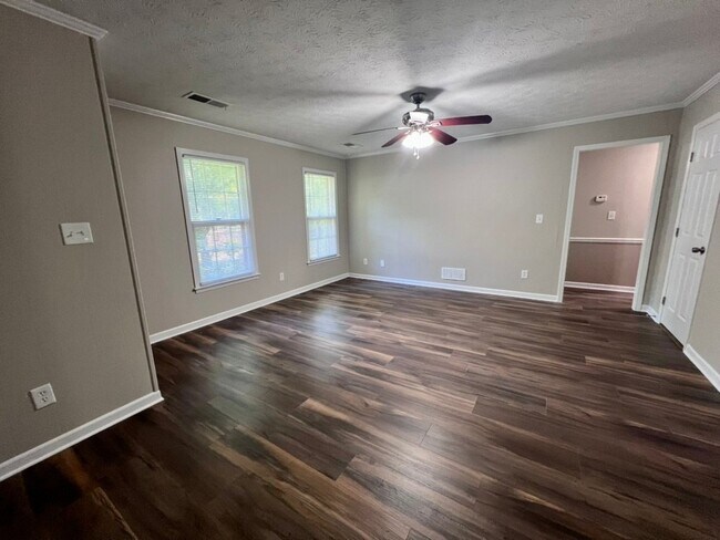Building Photo - 4862 Valley Dale Dr SW