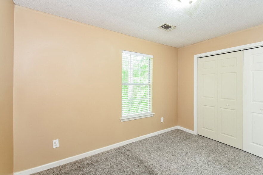 Building Photo - 1531 Wembley Dr