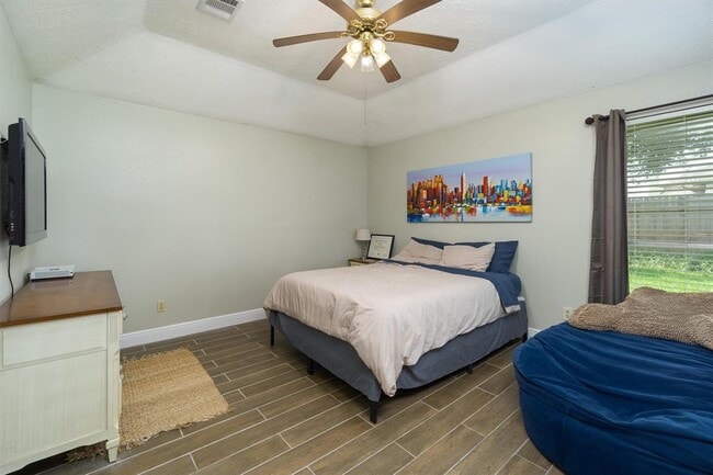 Building Photo - 2510 Park Meadows Ave