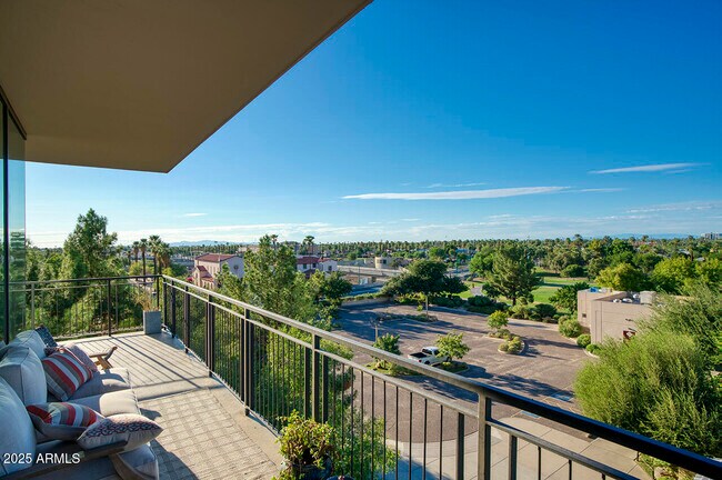 Building Photo - 208 W Portland St