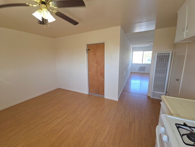 Building Photo - L. Street Duplex