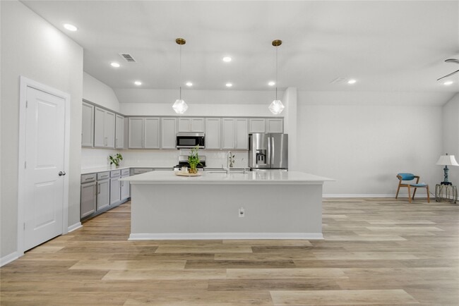 Building Photo - 2815 Torrey Pines Dr