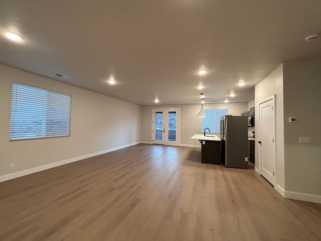 Building Photo - SINGLE LEVEL TOWNHOME FOR RENT!