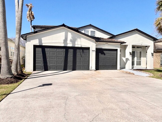 Building Photo - Stunning 5-Bedroom Home with Breathtaking Lake & Golf Course Views – Pelican Point Subdivision