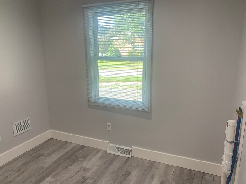 Building Photo - 56 Darina Pl