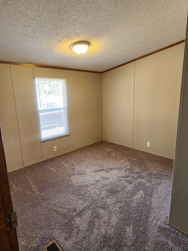 Building Photo - 7965 E Oglethorpe Hwy