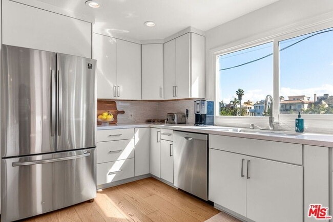 Building Photo - 29 Lighthouse St