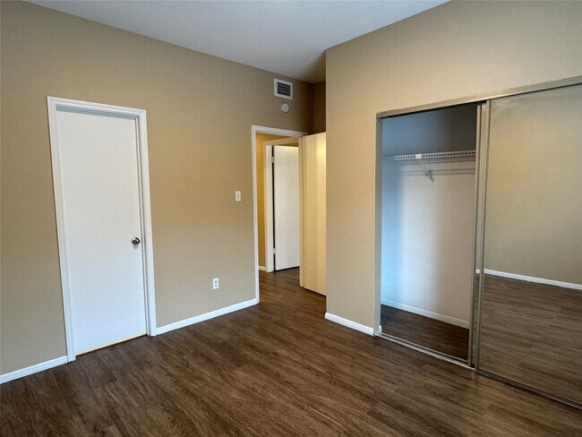 Building Photo - 6500 Harbor Town Dr