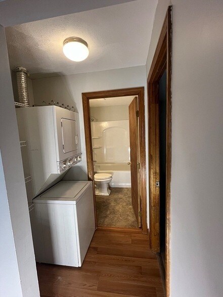 Building Photo - 35 School St