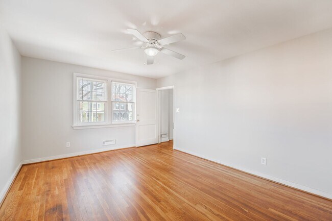 Building Photo - 420 Roseneath Rd
