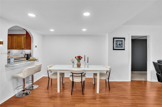 Building Photo - 3675 N Country Club Dr