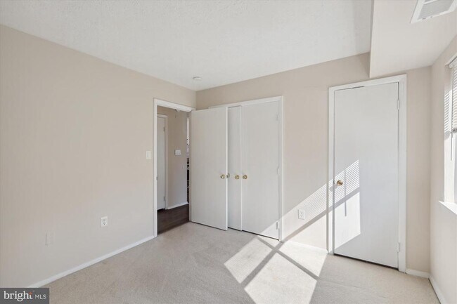 Building Photo - 12305 Braxfield Ct