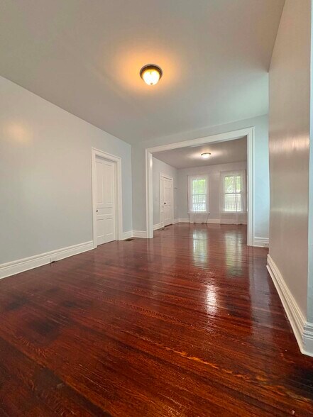 Building Photo - 414 Hoyt St