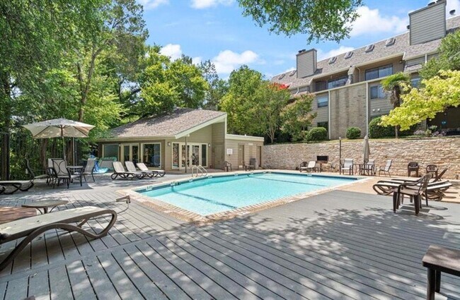 Building Photo - 1135 Barton Hills Dr