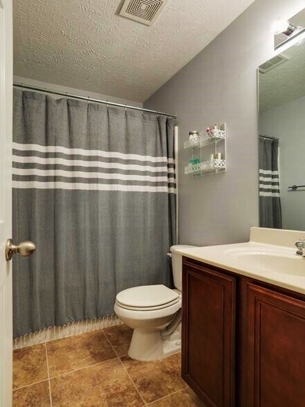 Building Photo - 1300 Crown Point Pl