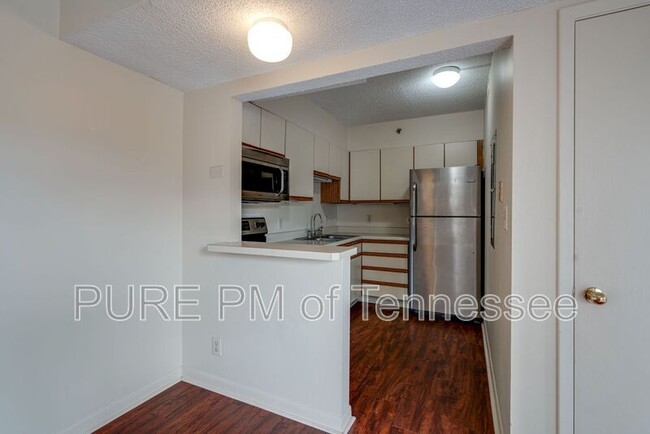 Building Photo - 900 19th Ave S