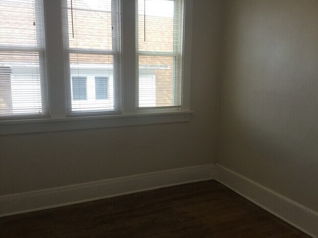 Building Photo - 4368-4368A N 17th St