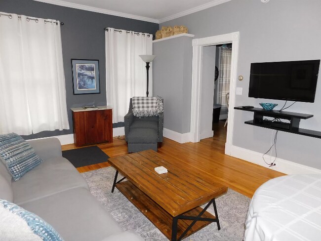 Building Photo - 46 Kingsley Ave