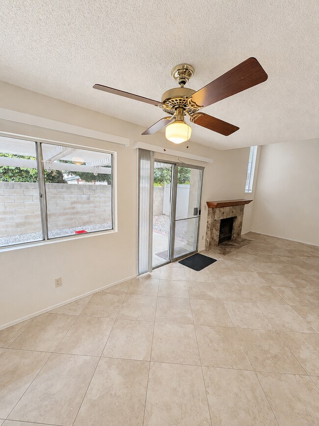 Building Photo - 3727 Mesa Oak Ln