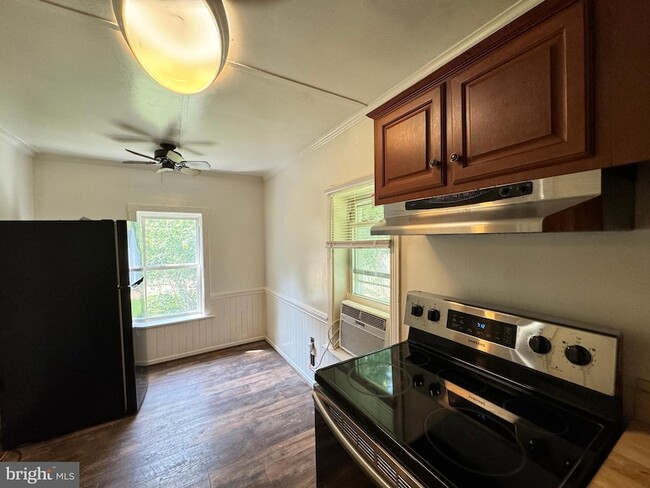 Building Photo - 1005 Manning Dr