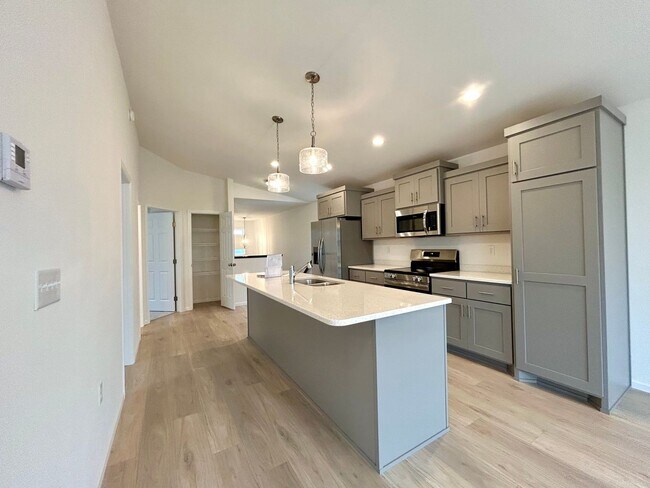 Building Photo - Spacious & Stylish 4-Bed Home with Modern Finishes and Attached 2-Stall Garage