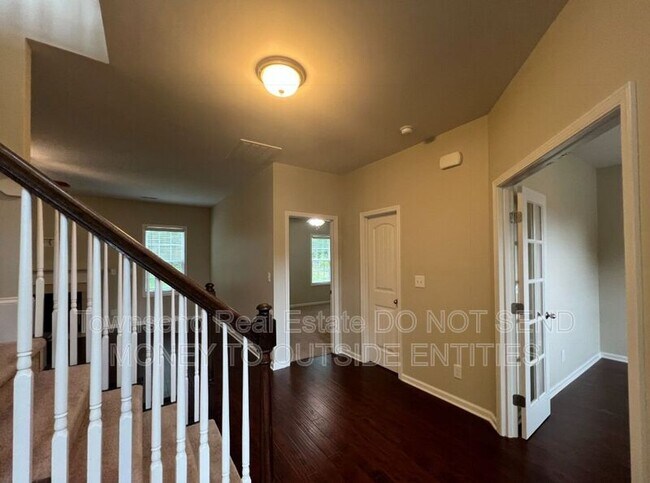 Building Photo - 6426 Burnside Pl