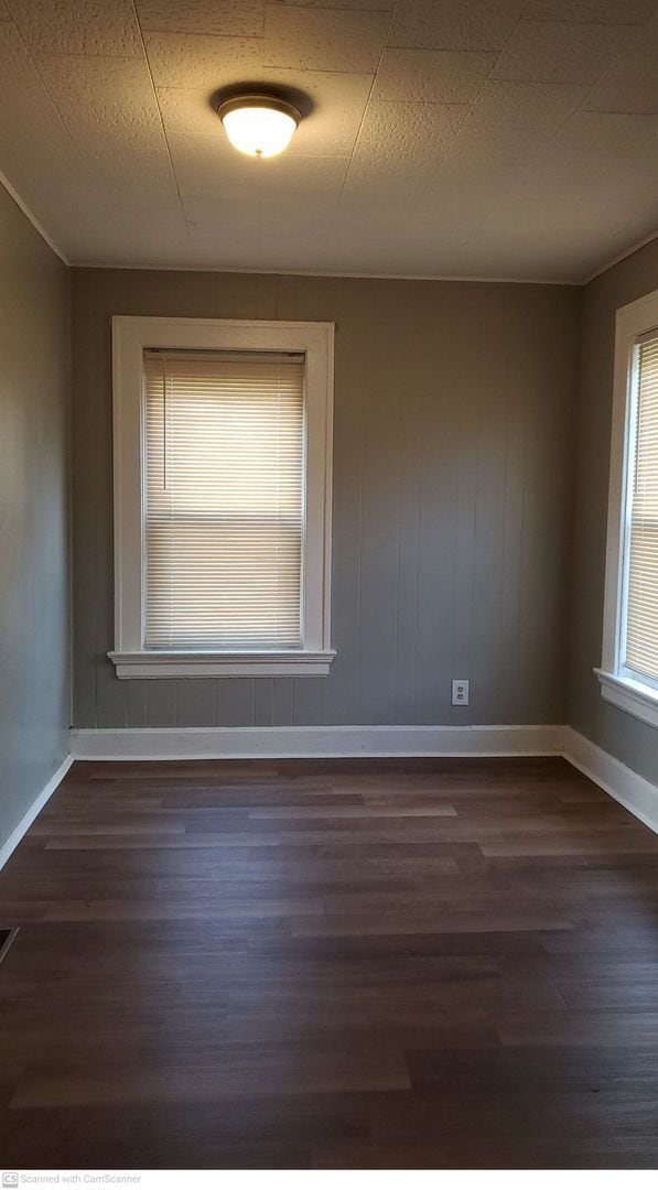 Building Photo - Quaint 2 bedroom just renovated perfect access to all of Xenia
