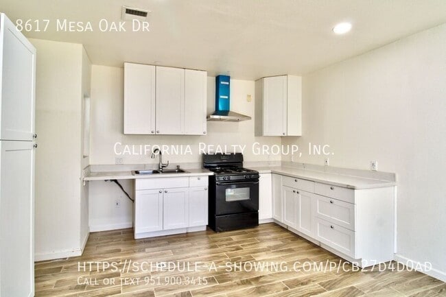 Building Photo - 8617 Mesa Oak Dr