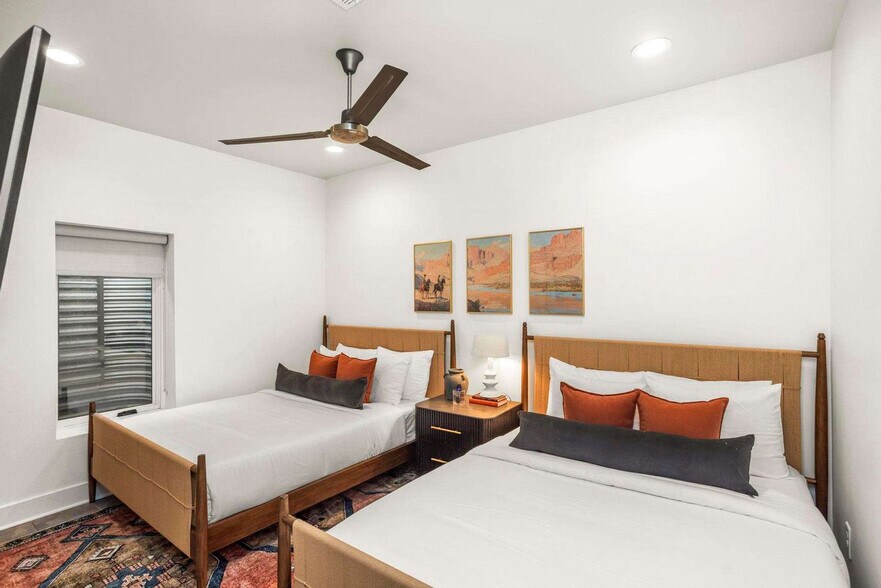 Building Photo - 1710 8th Ave S