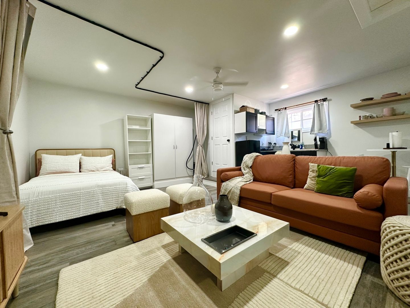 Building Photo - 7547 Garden Grove Ave